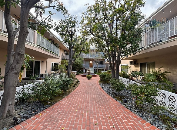 445 E Magnolia Blvd Apartments - Burbank, CA