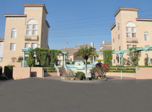 Somerset Village Apartments - Paramount, CA