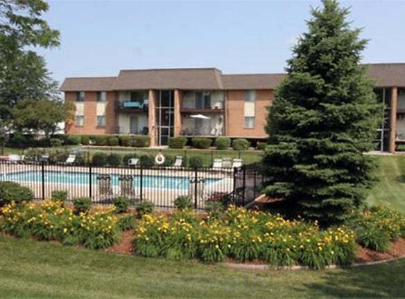 Riverland Woods Apartments - Sterling Heights, MI