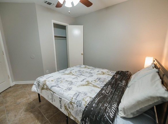 Room For Rent - Arlington, TX