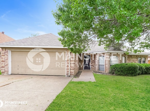 8013 Moss Rock Dr - Fort Worth, TX