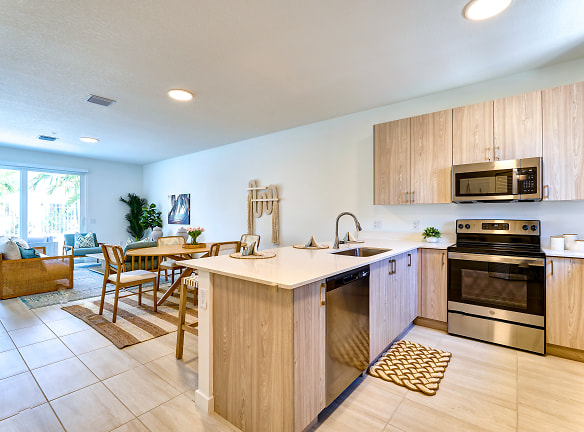 The Mallory Townhomes Apartments - Fort Myers, FL