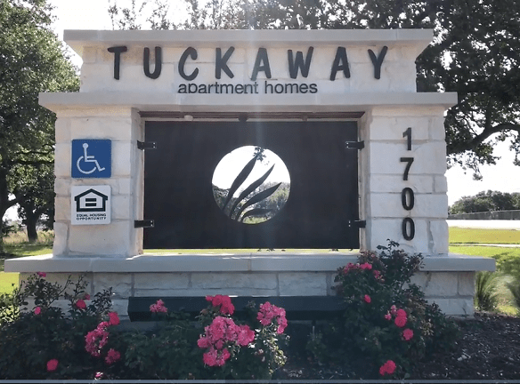 Tuckaway Apartment Homes - Cedar Park, TX