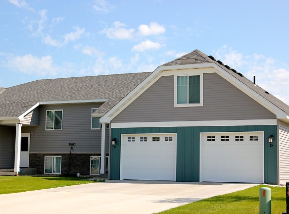 2819 15th Ave NW - Minot, ND