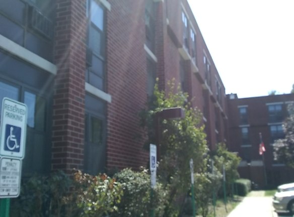 Hallaposs Corner Apartments - East Brunswick, NJ