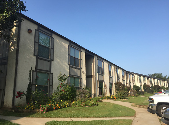 Westwood Apartments & Townhomes - Wake Village, TX