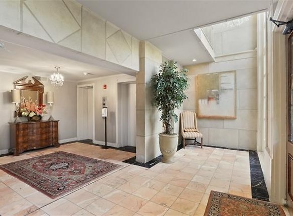 3000 St Charles Ave #211 - New Orleans, LA