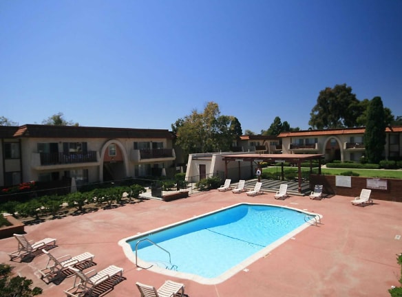 Los Arbolitos Apartments - Oxnard, CA