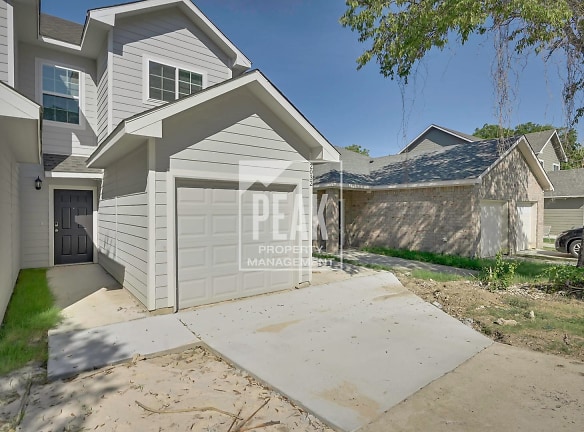 2032 Brookes St - Fort Worth, TX