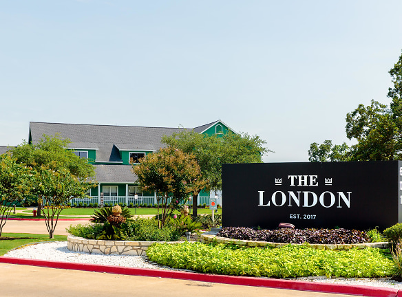 The London - Per Bed Lease Apartments - College Station, TX