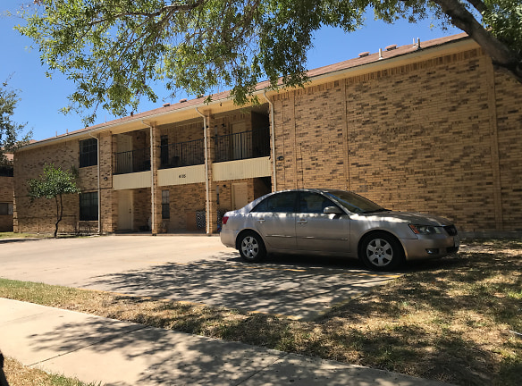 Cedar Hut Apartments - Mc Allen, TX