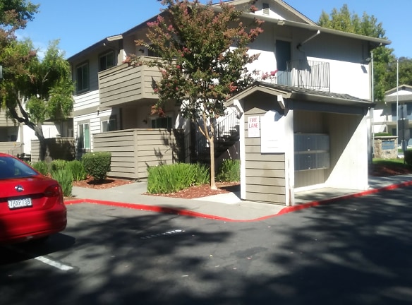 Peachwood Apartments - Fairfield, CA