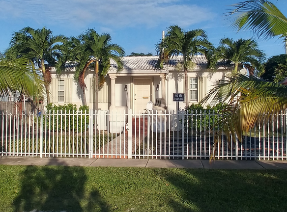 2955 SW 38th Ave - Coral Gables, FL