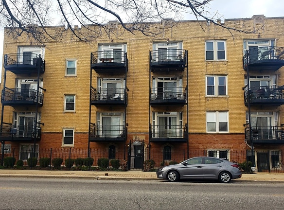 3100 W Addison St 1 A Apartments - Chicago, IL