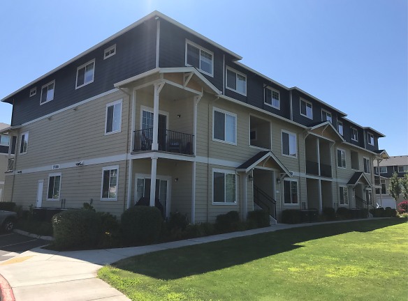 Charles Point Townhomes Apartments - Medford, OR