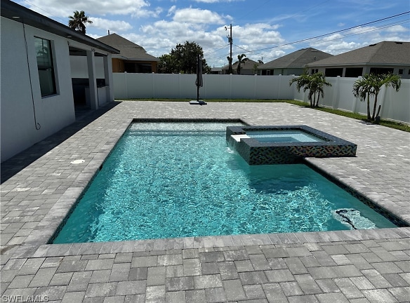 225 NW 1st St - Cape Coral, FL