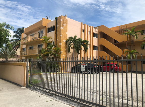 Regency Club Apartments - Hialeah, FL
