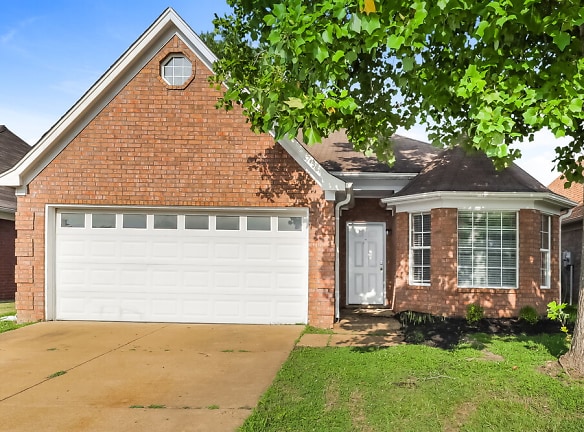8264 Cross Point Dr - Olive Branch, MS