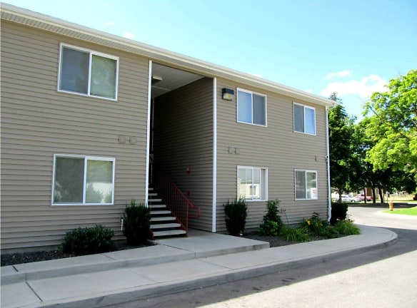 Four Oaks & The Villa Apartments - Spokane Valley, WA