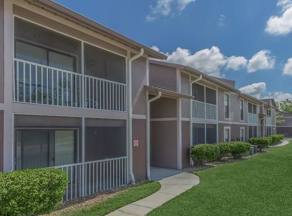 Moncler Willow Lake Apartments - Lutz, FL