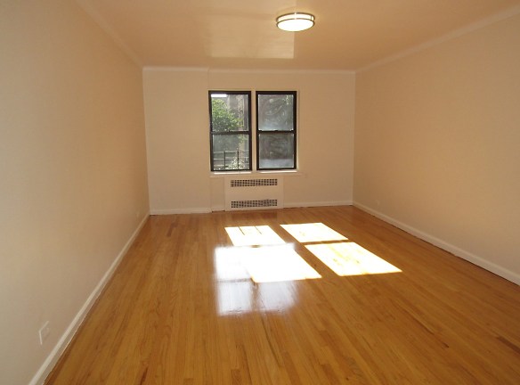 65-09 99th St unit 3M - Queens, NY