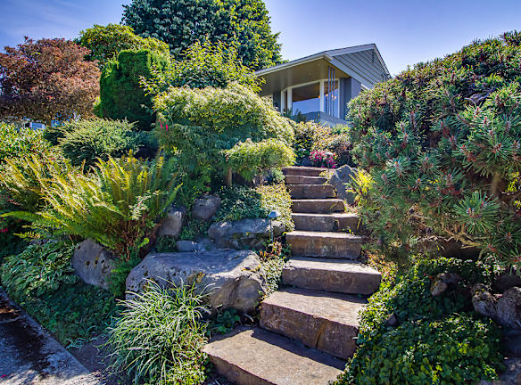5625-southwest-hanford-street-seattle-wa-98116-home-for-rent