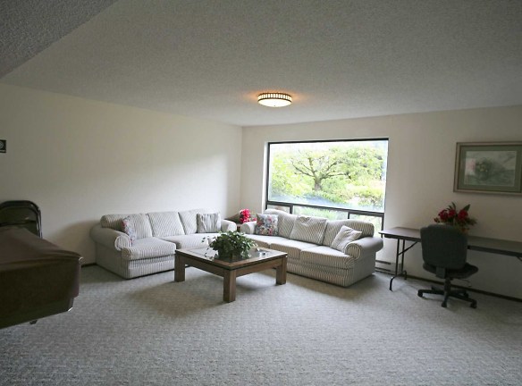 Rivergreen Estates Apartments - Auburn, WA