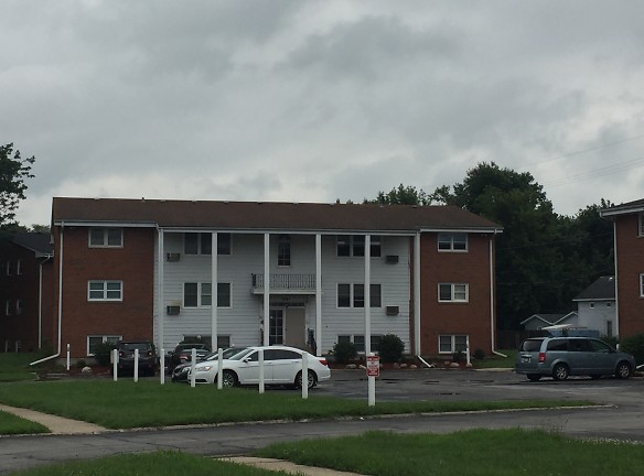 Carriage Court Apartments - Belvidere, IL