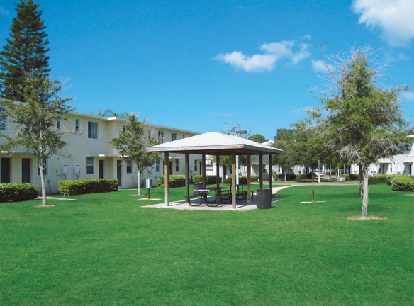 Palmetto Park Apartments - Clearwater, FL