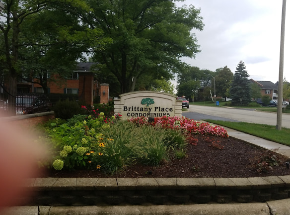 Brittany Place Apartments - Arlington Heights, IL