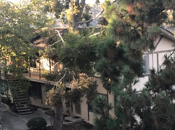 Sleepy Hollow Apartments - San Diego, CA