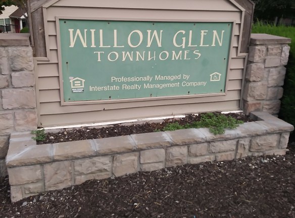 Willow Glen Apartments And Townhomes - Kansas City, MO
