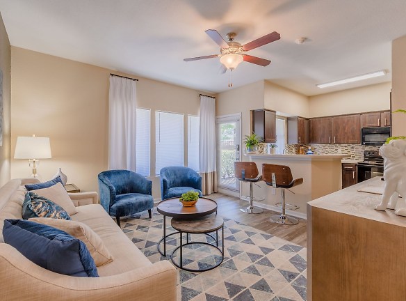 Country Club Apartments - Mesquite, TX