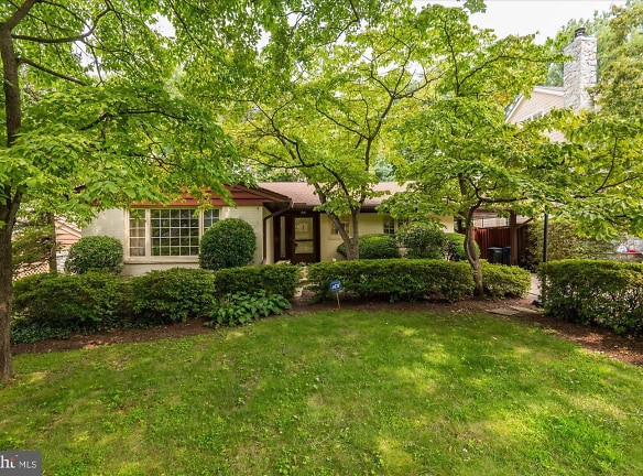 5512 Uppingham St - Chevy Chase, MD