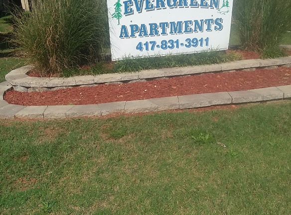 Evergreen Apartments - Springfield, MO