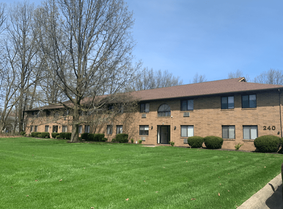 240 Great Oaks Trail - Wadsworth, OH