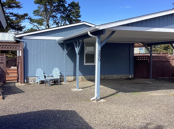 250 SW 30th St - Newport, OR