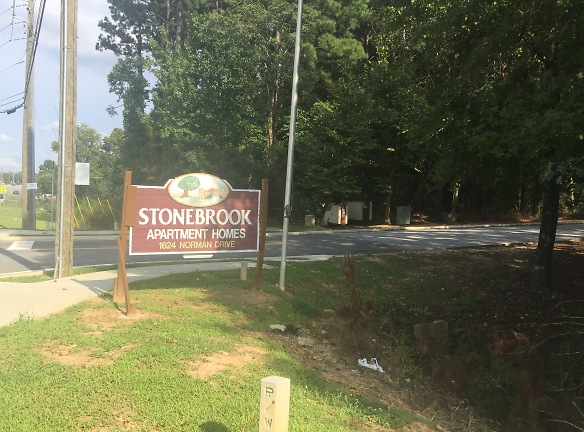 Stonebrook Apartments - College Park, GA