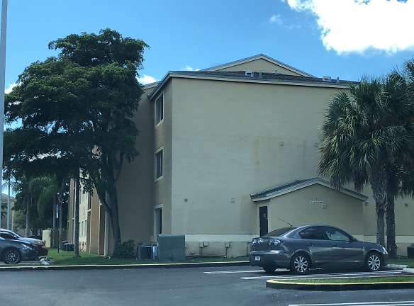 Walden Pond Apartments - Miami, FL