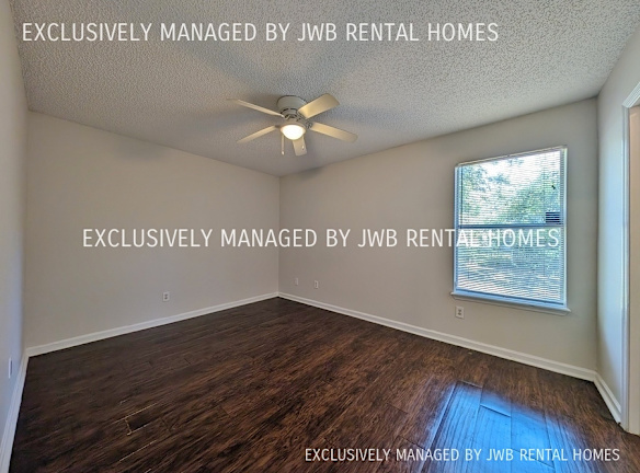 1747 42nd St W - Jacksonville, FL