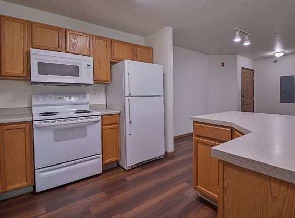 West Ridge Apartments - Grand Forks, ND