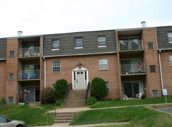 Monticello Square Apartments - Fredericksburg, VA