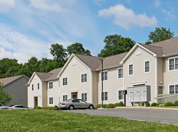 Ivy Woods Apartments - Tolland, CT