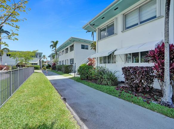 180 Isle of Venice Dr #121 - Fort Lauderdale, FL