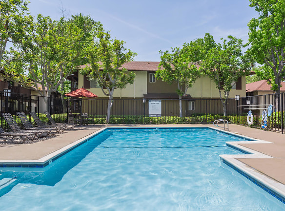 Country Hills Apartment Homes - Brea, CA