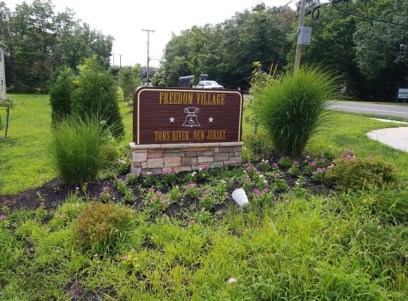 Freedom Village At Toms River Apartments - Toms River, NJ