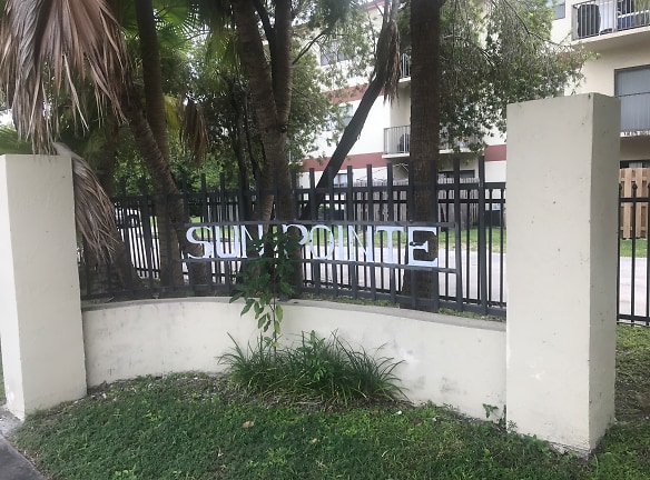 Sunpointe Apartments - Miami, FL