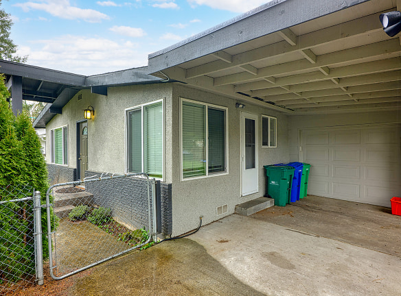 12583 SE 24th Ave - Milwaukie, OR