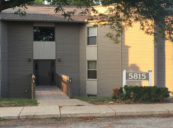 Woodhue Apartments - Peoria, IL