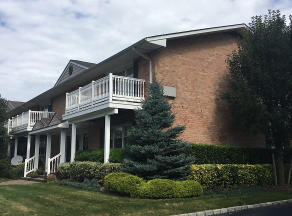 Family Residence & Essentials Apartments - West Babylon, NY